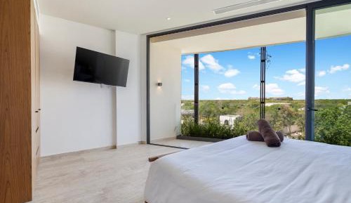 One-Bedroom Apartment with Balcony