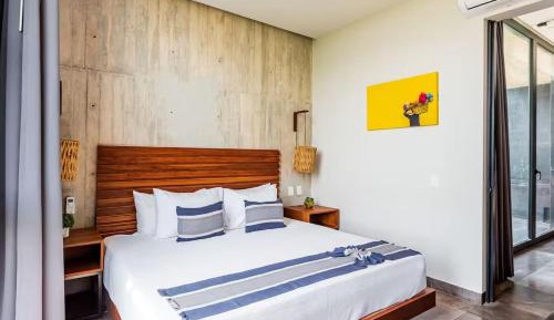Deluxe Two-Bedroom Apartment with Garden View