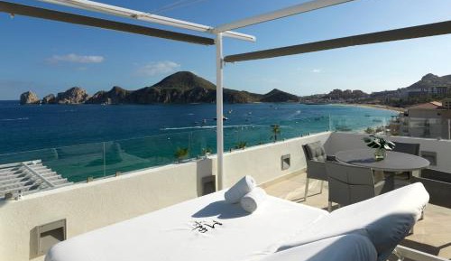 Exclusive ME+ Suite with Hot Tub and Terrace