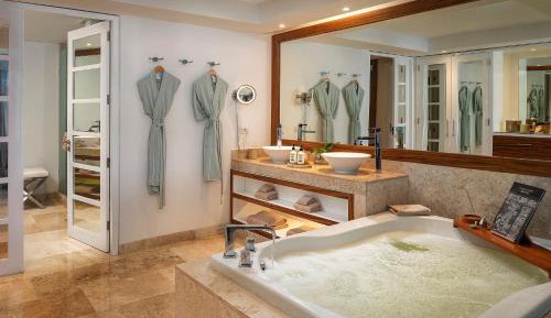 The Reserve Master Suite -Swim Up