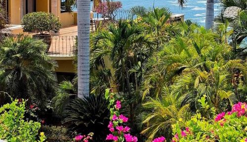 One-Bedroom Apartment with Sea View and Balcony