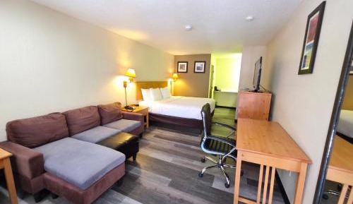 Standard King Room - Non-Smoking 