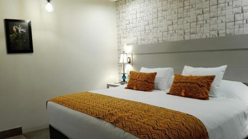 Deluxe Room (2 Adults + 1 Child)