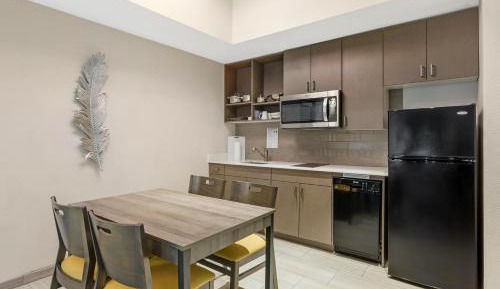 One-Bedroom King Suite with Sofa Bed and Whirlpool - Patio/Non-Smoking