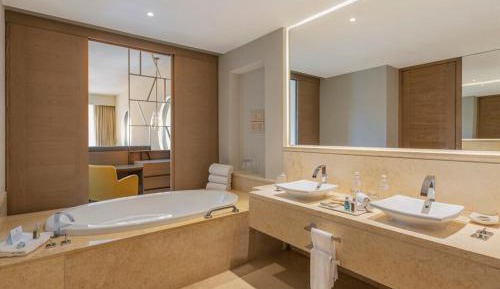 Ambassador Pool Suite Ocean View