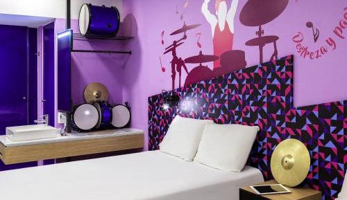 Standard Room with Twin Double Beds