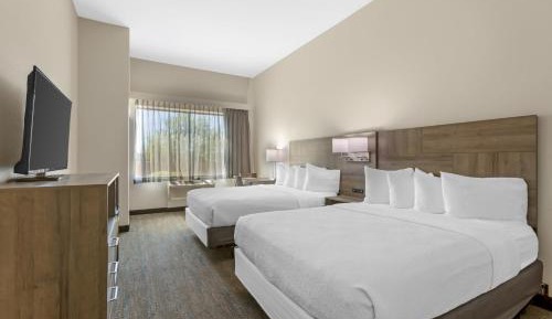 Queen Room with Two Queen Beds and Mobility Accessible Bathtub
