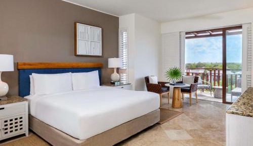 Fairmont King Room with Soaking Tub - Garden View