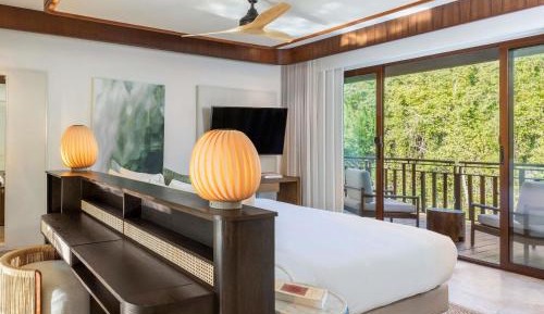Signature King Casita with Soaking Tub and Lagoon View