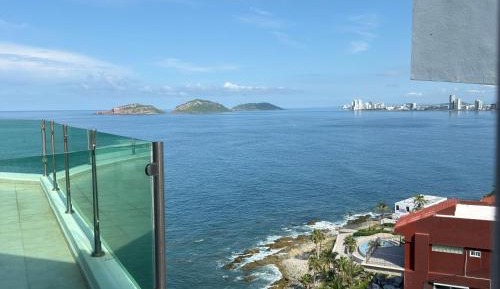 Deluxe Suite with Sea View