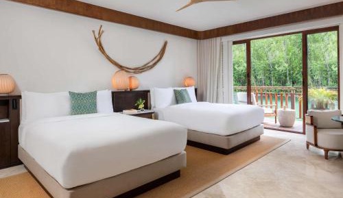 Fairmont Queen Room with Two Queen Beds and Soaking Tub - Garden View