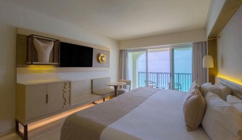 Royal Suite King Jacuzzi (adults only +18)