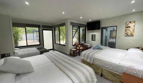 Deluxe Family Suite