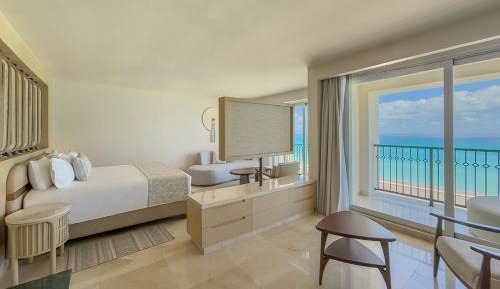 Royal Master Suite Jacuzzi