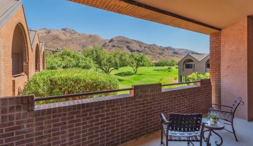 Suite with Mountain View