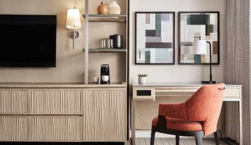 Deluxe King Suite