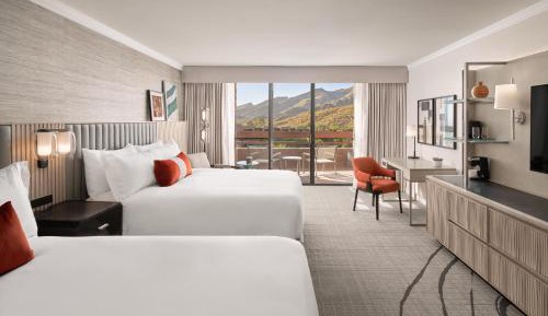 Queen Room with Mountain View 