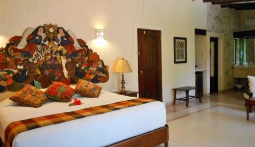 Deluxe Master Suite