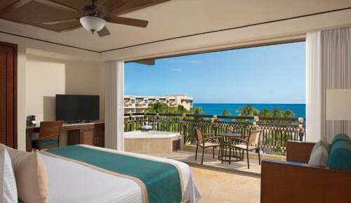 Preferred Club Ocean View and Pool Front with Outdoor Jacuzzi (King bed)