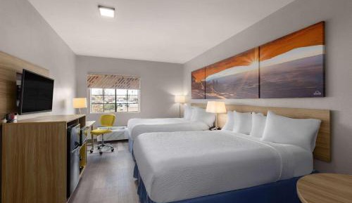 Queen Room with Two Queen Beds - Non-Smoking