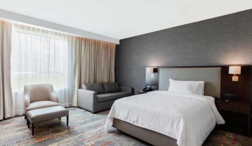 Queen Room with Roll-In Shower - Mobility and Hearing Access