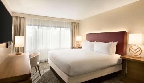 One-Bedroom King Suite - Mobility Accessible