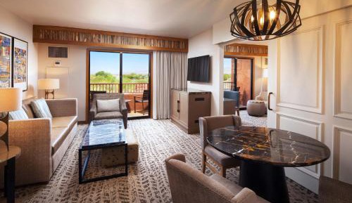 Executive, 1 Bedroom Smaller Suite, 1 King, Sofa bed