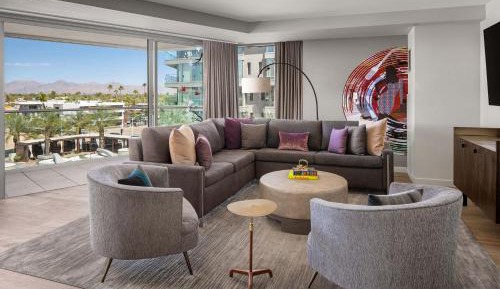 One-Bedroom Supreme King Suite with View