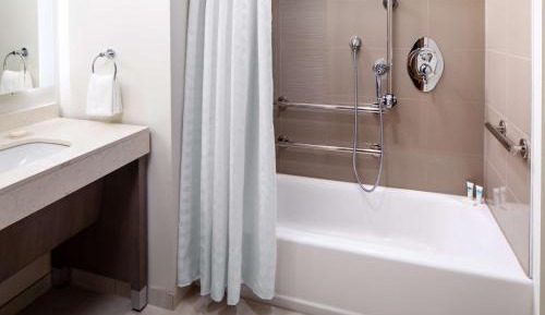 One-Bedroom Suite with Two Queen Beds with Sofa Bed, Kitchen and Tub - Disability Access