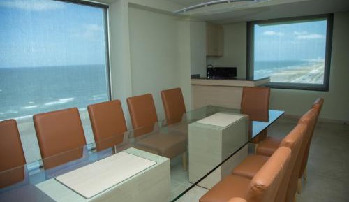 Executive Suite - Non-Smoking
