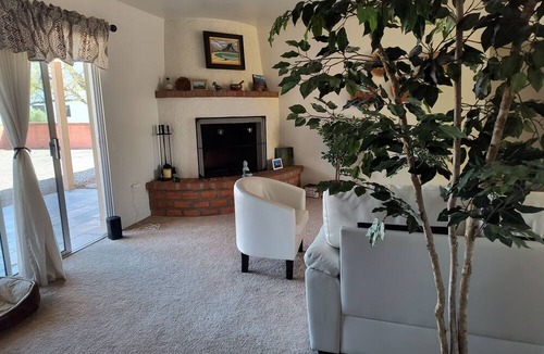 Green Valley Country Club Estates House | Single garage townhome in Green Valley with Green Valley rec access. Pets ok