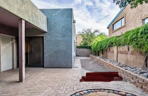 Campus Farm House | Charming 3-bedroom townhome with WiFi, AC in wonderful Tucson central location.