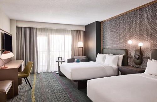 Glendale Sports and Entertainment District Hotel | Renaissance Phoenix Glendale Hotel & Conference Center