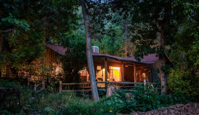 Sedona Cabin w/Grill, Steps to Hiking!