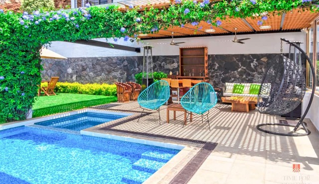 NEW Lakeview Heated Pool & Whirlpool Trampoline