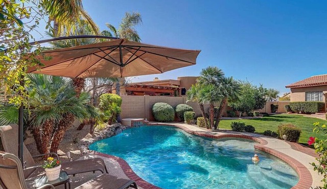 4BR Scottsdale Chateau with Pool Hot Tub Garage