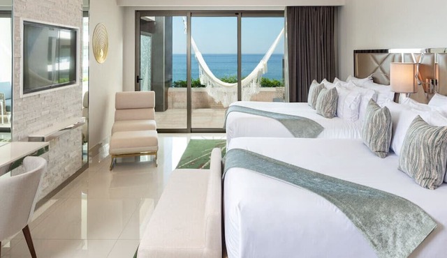 Resort Junior Suite 2 queen beds ocean view beach AC in perfect Cabo San Lucas